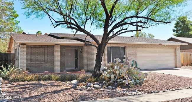 Building Photo - 4741 W Red Wolf Dr