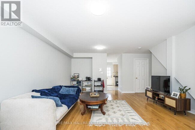 Building Photo - 125 Viella St