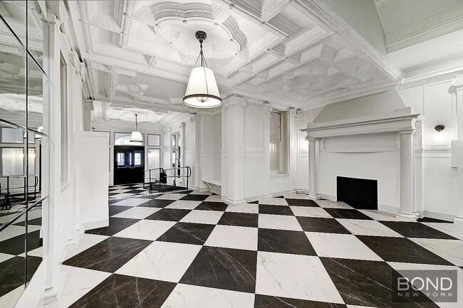 Building Photo - 250 W 91st St