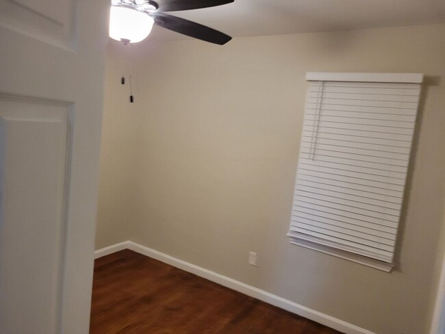 Foto del edificio - Renovated 3-Bedroom Home – We Welcome Sect...