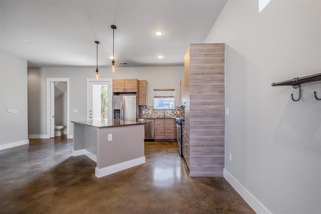 Foto del edificio - 4707 Leslie Ave