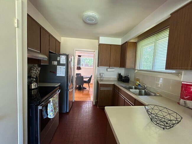 Building Photo - 2390 Speyside Dr