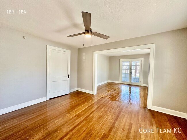 Building Photo - 103 W 51st St