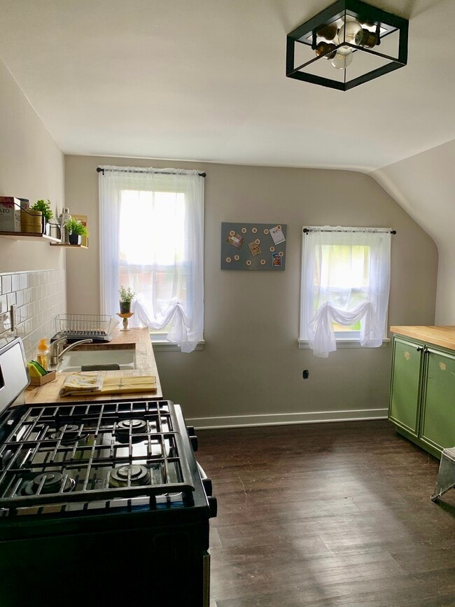 Foto del edificio - 804 Bauman Ave