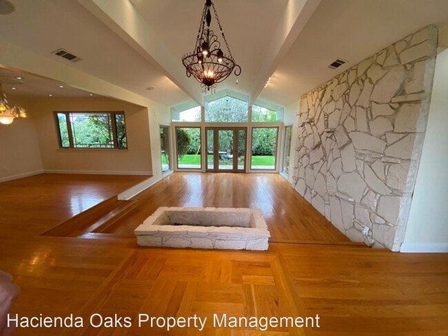 Building Photo - 4 br, 2.5 bath House - 2290 Crystal Drive