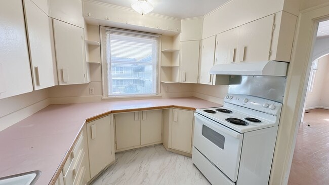 Foto del edificio - PRELEASING: 4 bdrm/1 bath house with large yard near WWU!