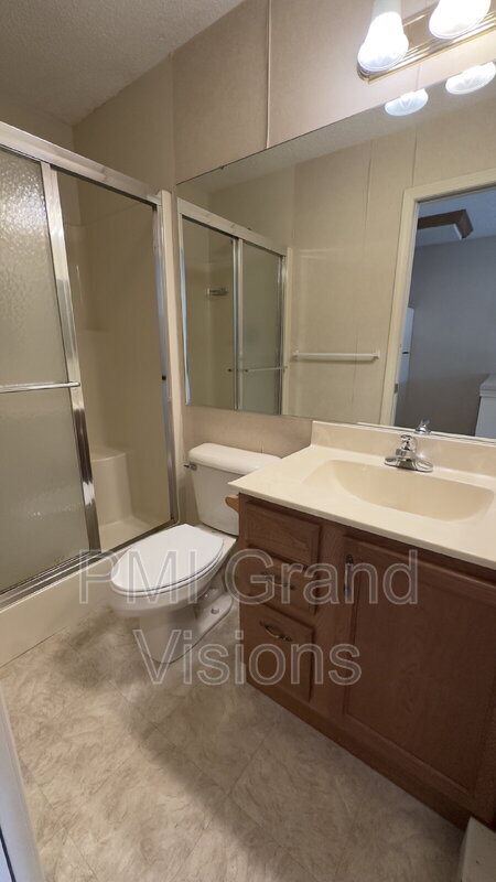 Foto del edificio - 1306 Arthur Ave