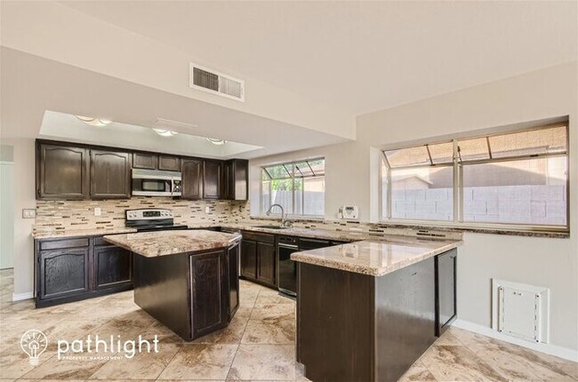 Foto del edificio - 5025 W Desert Cove Avenue, Glendale, AZ, 8...