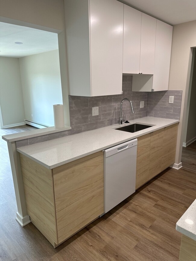 Foto del edificio - 7425 Brookdale Dr
