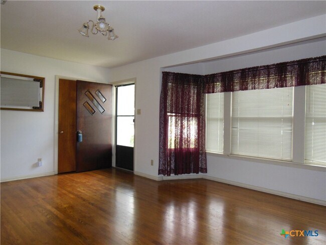 Foto del edificio - 391 Oakcrest Dr