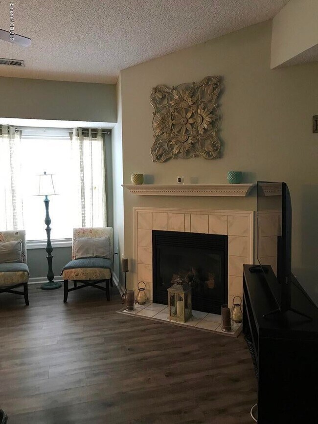 Foto del edificio - 4146 Breezewood Dr