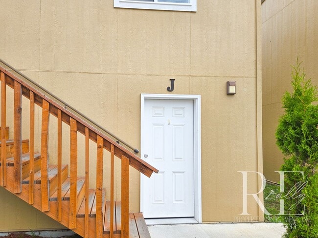 Building Photo - Port Angeles Coastal Living