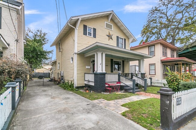 Photo - 1195 King St House