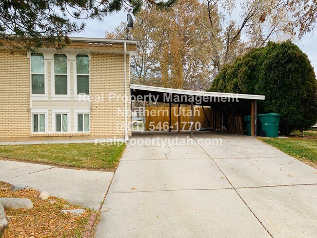 Building Photo - 4 Bedroom 2 Bath Layton Home Now Available!