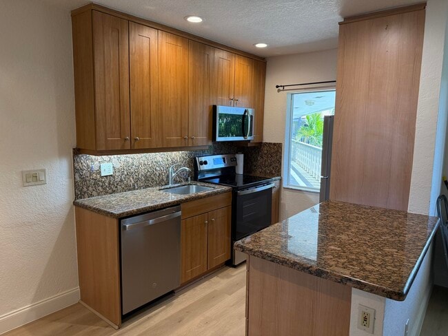 Building Photo - 1423 Holly Heights Dr