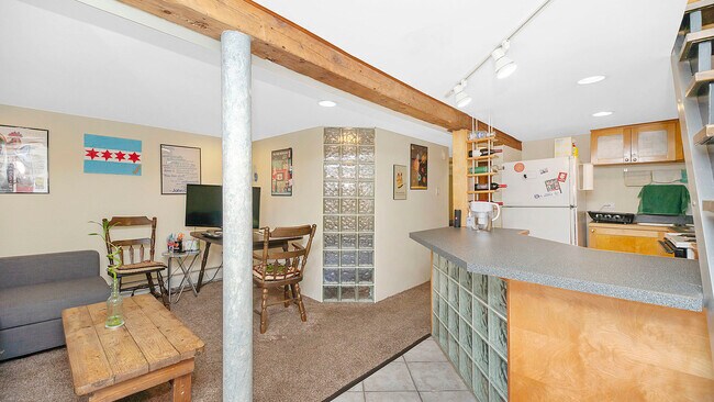 Building Photo - 1352 N Oakley Blvd