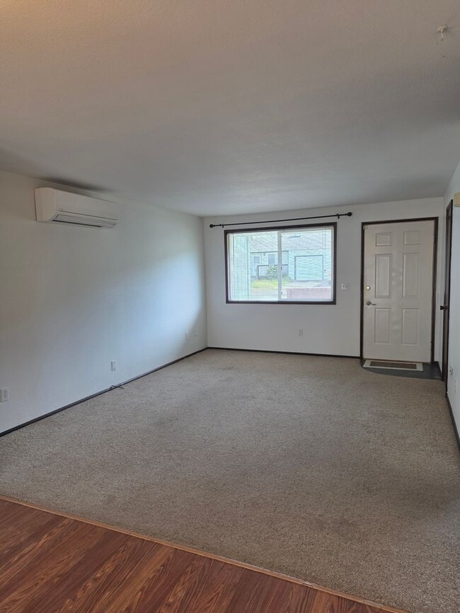Building Photo - 475 SW McFadden Ave
