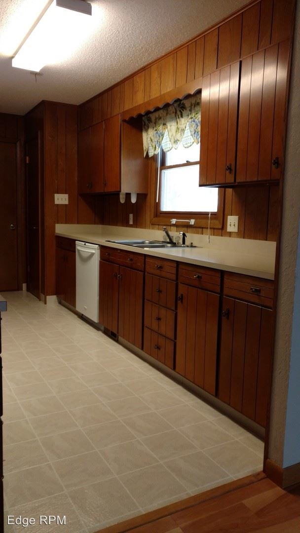 Building Photo - 211 Angie Dr