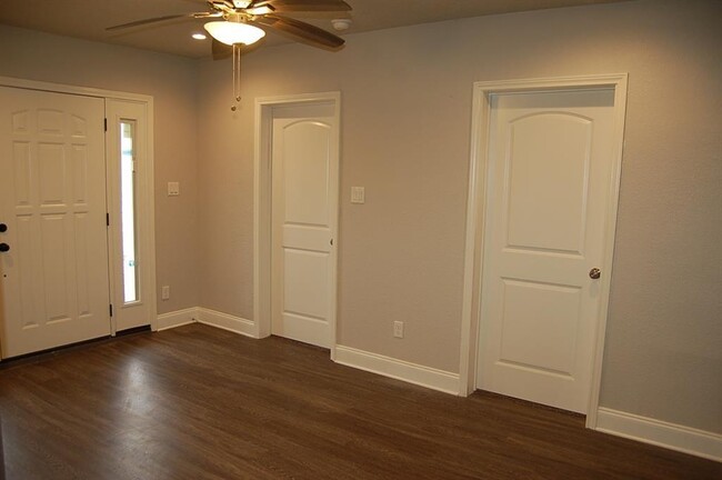Building Photo - 4630 Woodside St
