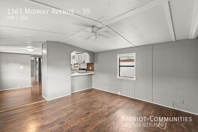 Foto del edificio - 1363 Midway Ave