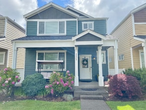 Building Photo - 4424 Edgewater Blvd NE