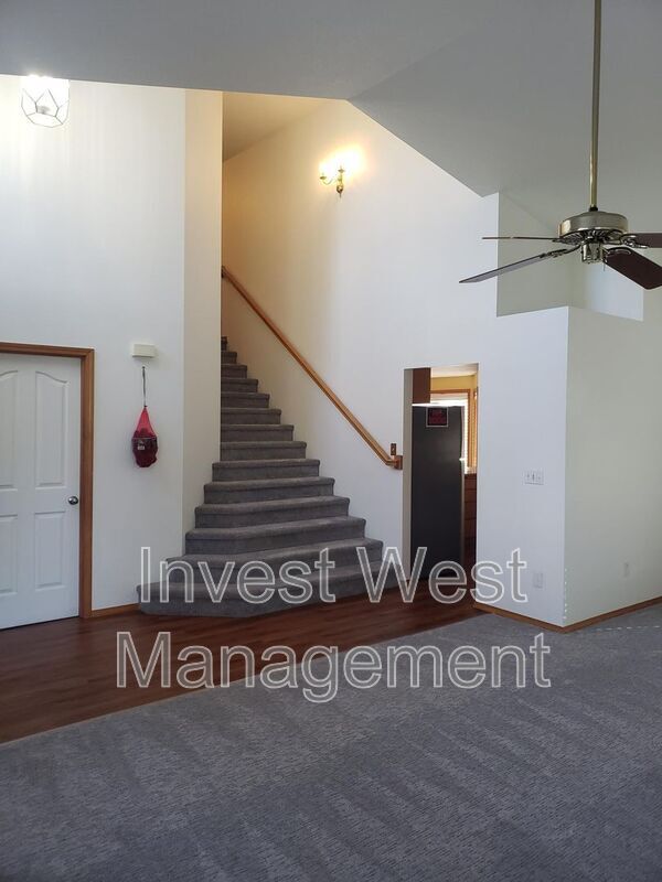 Building Photo - 601 NE 148th St