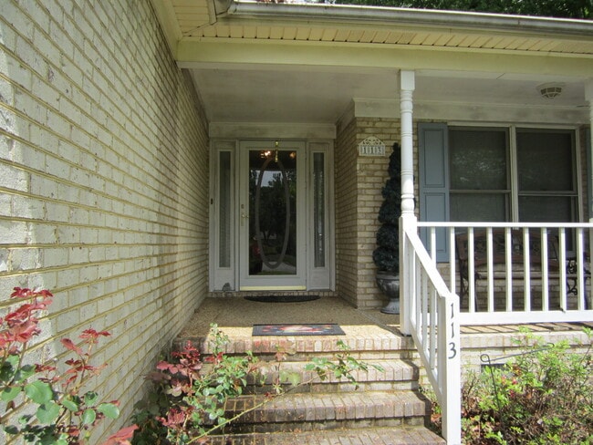 Building Photo - 113 Runaway Ln