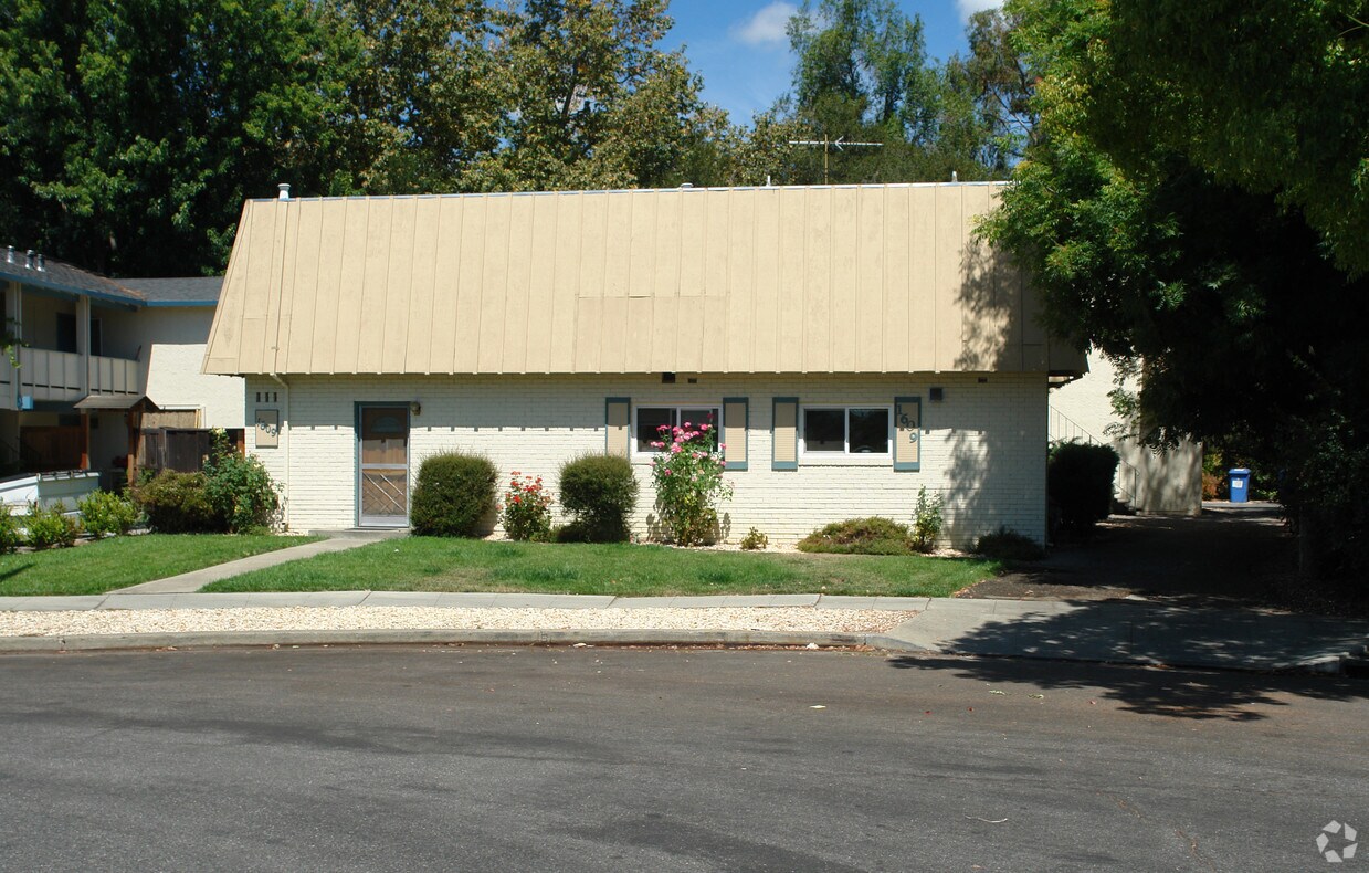 Foto del edificio - 1609 Brookvale Dr