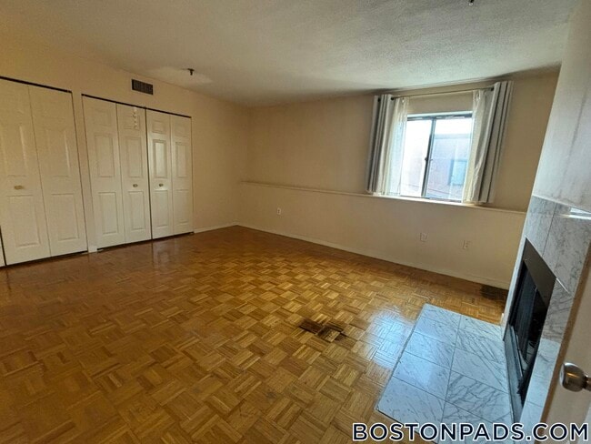 Building Photo - 147 Kelton St