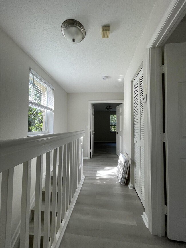 Foto del edificio - 975 Summit Lake Dr