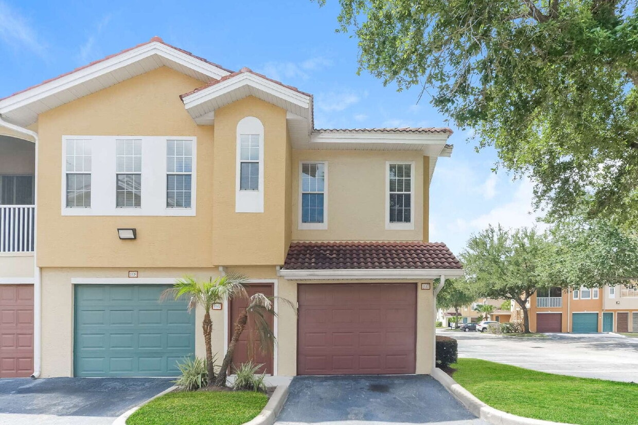 1 bedroom condo with attached garage in Hunter's Creek - 1 bedroom condo with attached garage in Hunter's Creek