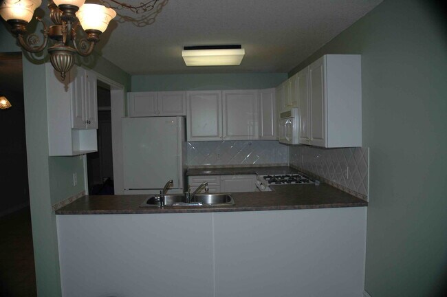 Building Photo - 402 Chesapeake Dr