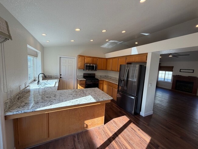 Building Photo - 4374 Woodmere Rd