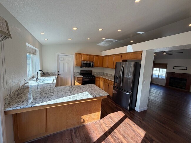 Foto del edificio - 4374 Woodmere Rd