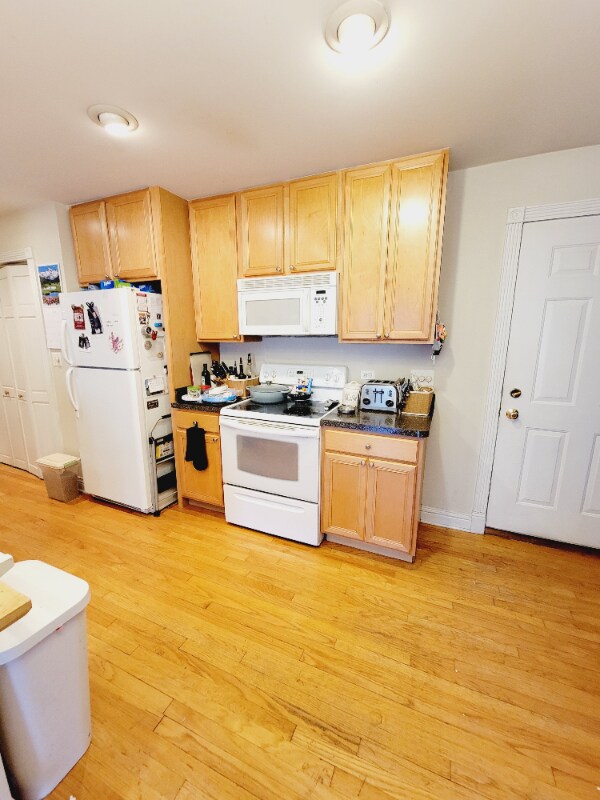 Building Photo - 5225 N Ashland Ave