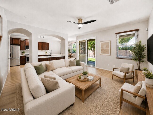 Foto del edificio - 2250 E Wayland Dr