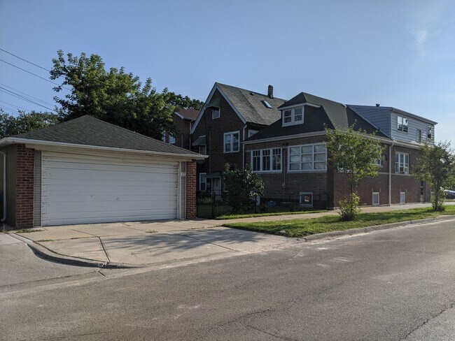 House & Garage - 3658 S Damen Ave