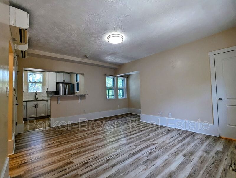 Primary Photo - 86 B St E