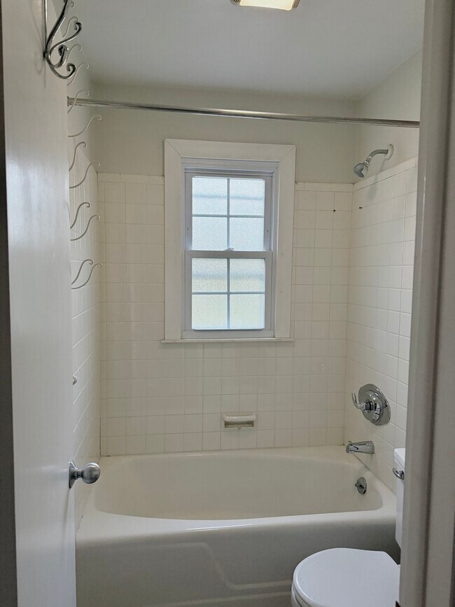 Foto del edificio - 170 Wilmot Rd