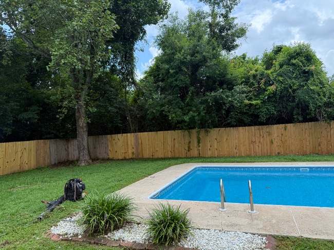 Foto del edificio - 6982 Burrell Ln