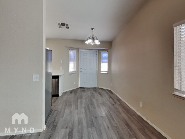 Foto del edificio - 8077 Draco Cir