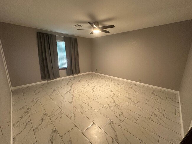 Foto del edificio - 2 bedroom/2 bath 2nd Floor Condo