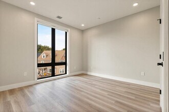 Building Photo - 1700 Dorchester Ave