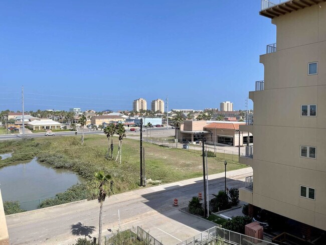 Foto del edificio - 4901 Laguna Blvd