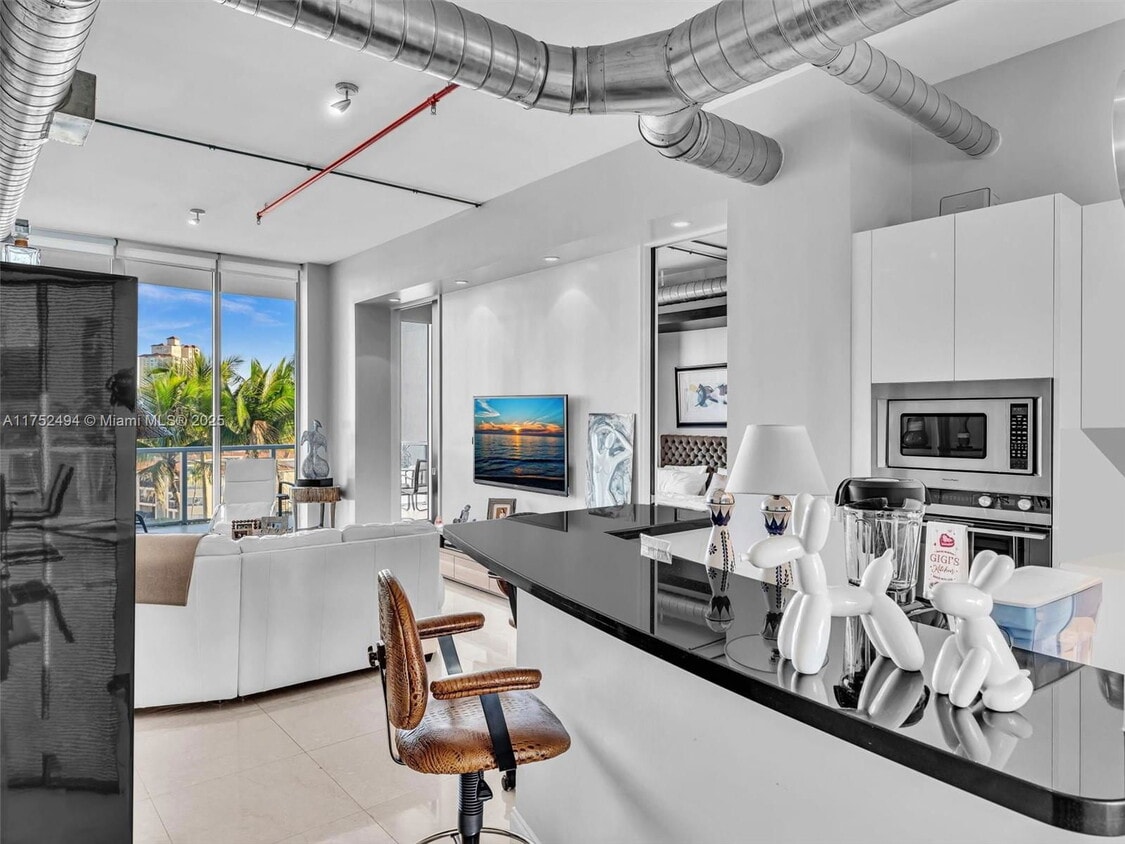 Foto principal - 3029 NE 188th St