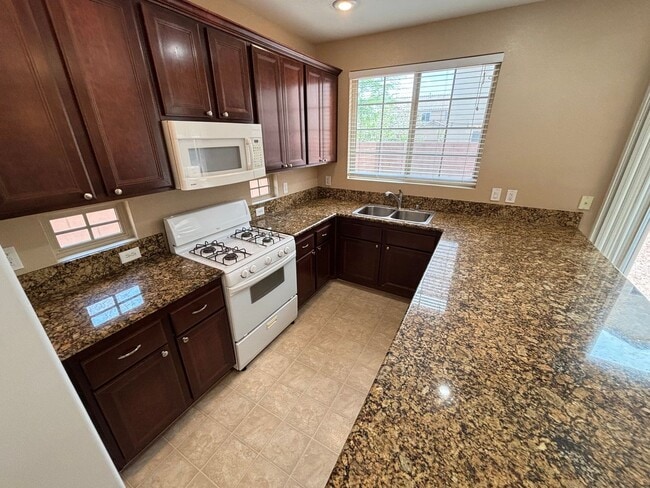 Foto del edificio - Elegant 3Bed/3Bath Home with Loft in the P...