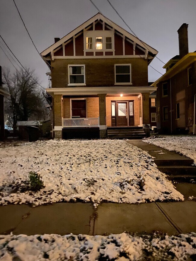 Building Photo - 735 Oak St