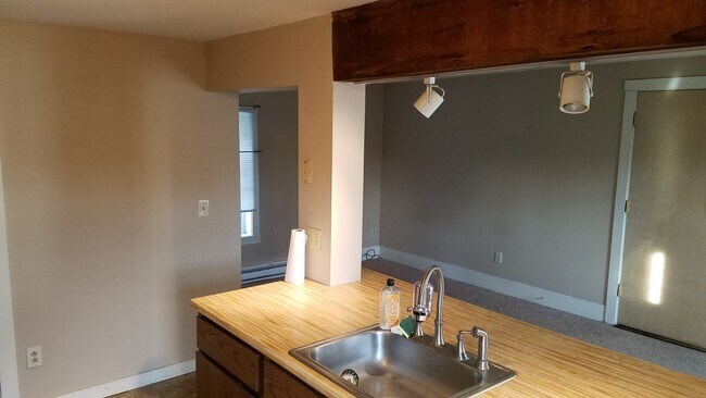 Building Photo - 9 Pleasant St