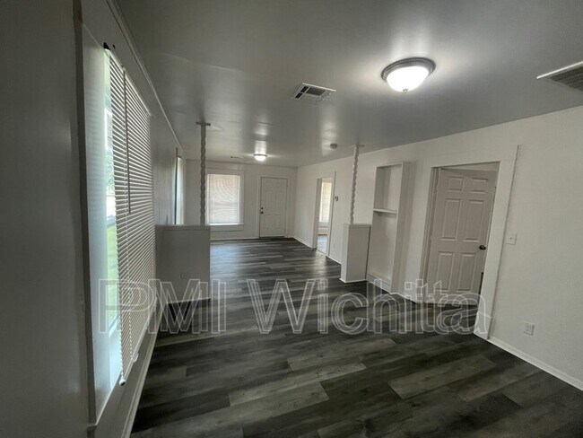 Foto del edificio - 202 N Ash St