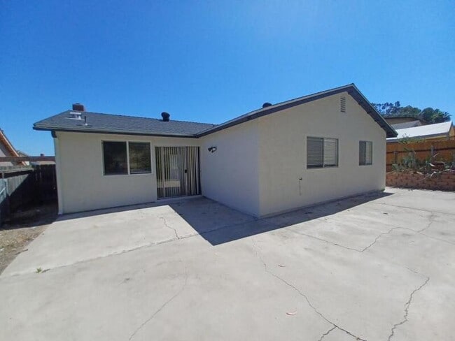 Building Photo - 7250 Viewcrest Dr